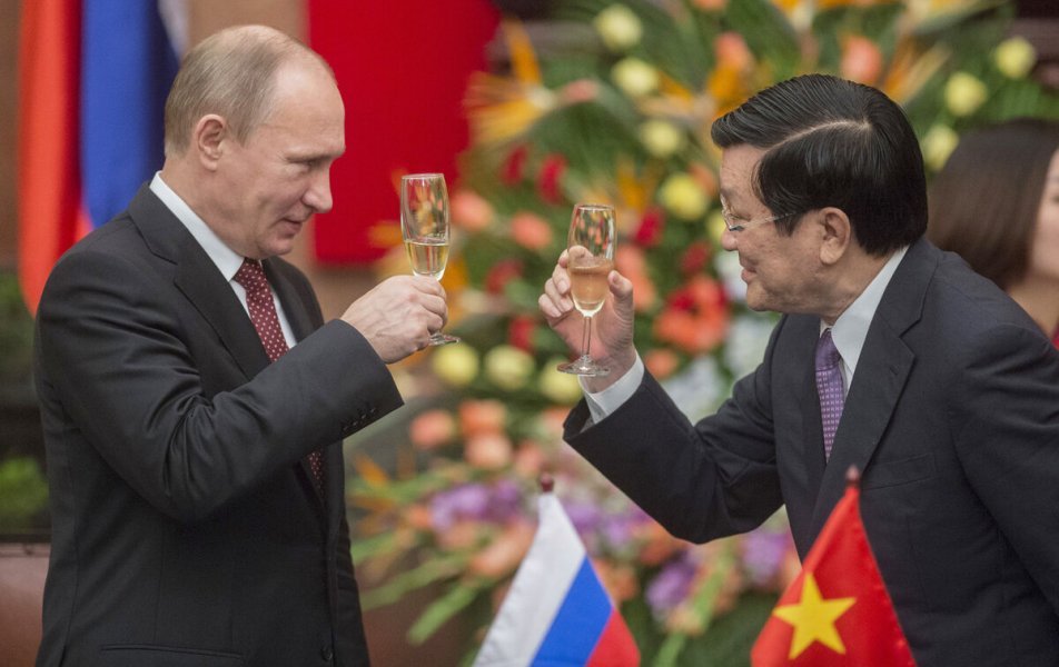 Без России не справятся: Путин вырывает Вьетнам из лап США