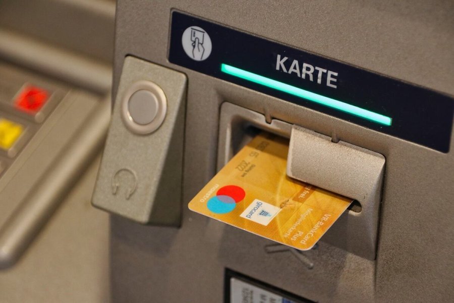 С марта деньги под замком: как новый запрет на снятие наличных ударит по кошелькам россиян