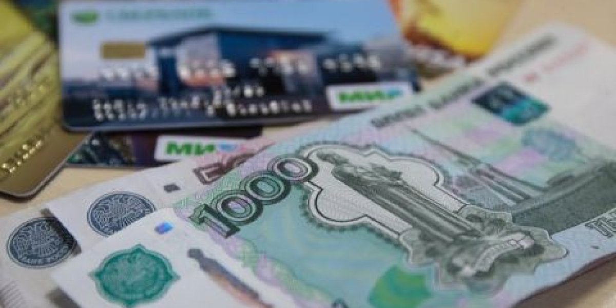 Банковская блокада: как россияне учатся обходить новые ограничения на переводы