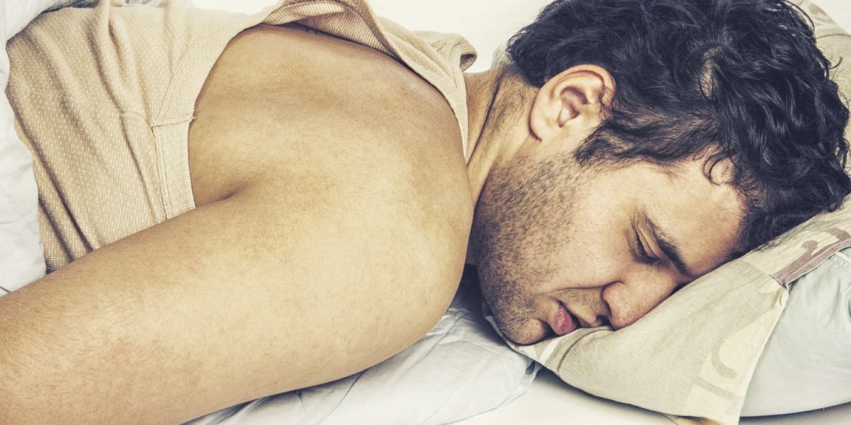 Сон на боку: скрытая опасность для вашей внешности