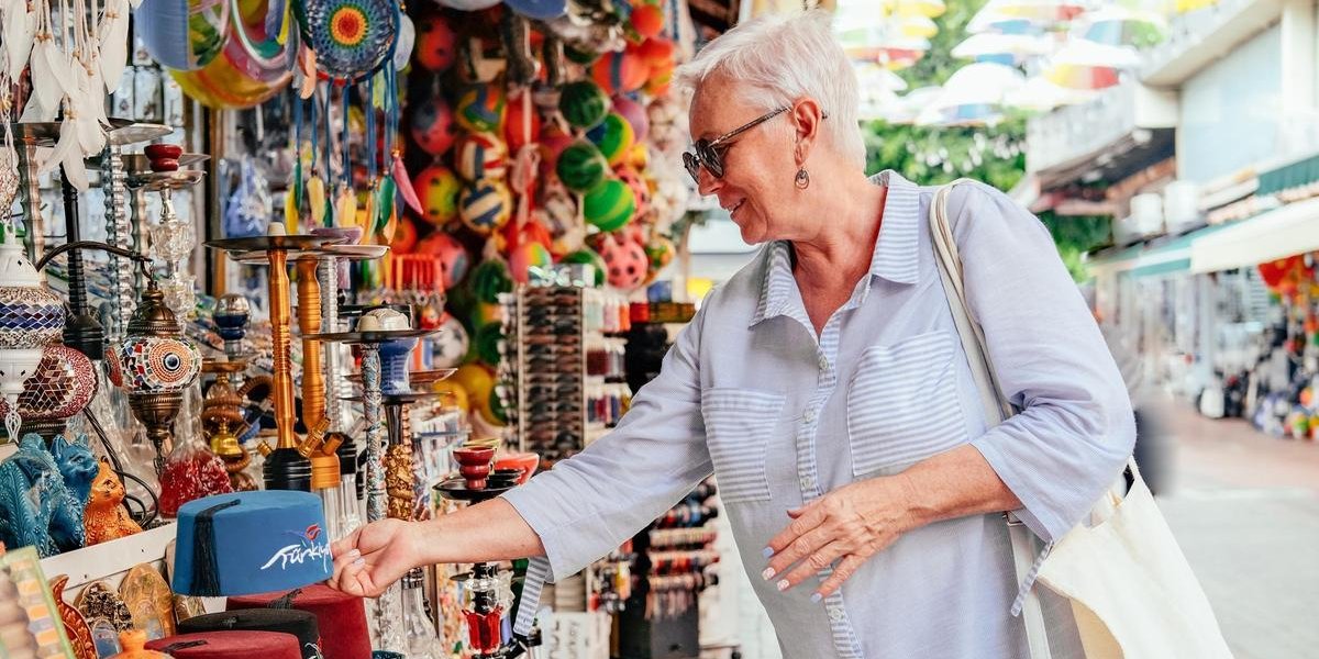 Громкая музыка и поиск свежих продуктов: как турки безошибочно вычисляют российских туристов
